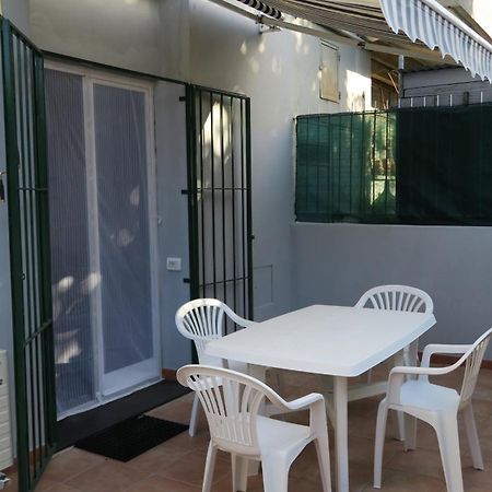 Karina, To The Beach With Terrace And Private Parking Savona Kültér fotó