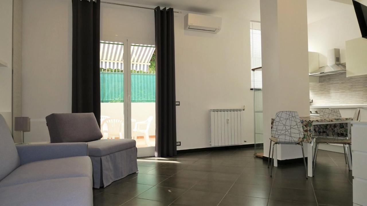 Karina, To The Beach With Terrace And Private Parking Savona Kültér fotó