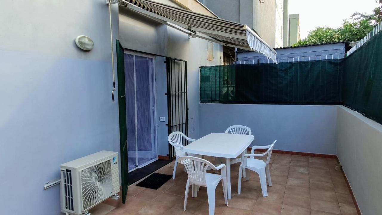 Karina, To The Beach With Terrace And Private Parking Savona Kültér fotó