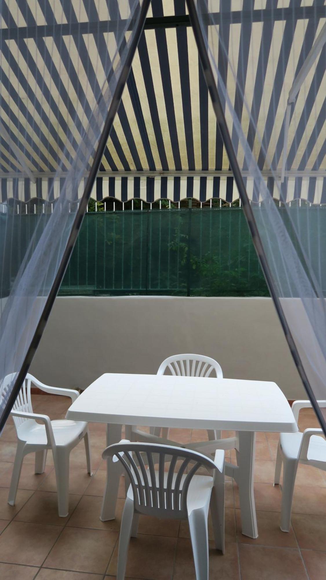 Karina, To The Beach With Terrace And Private Parking Savona Kültér fotó