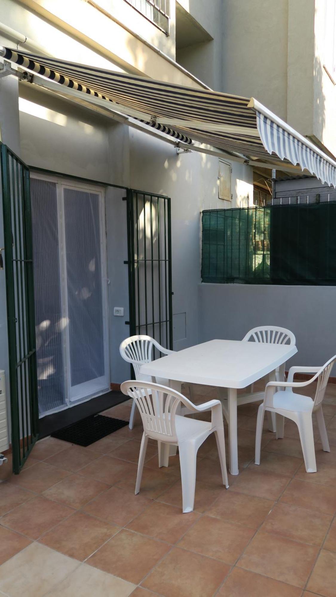 Karina, To The Beach With Terrace And Private Parking Savona Kültér fotó